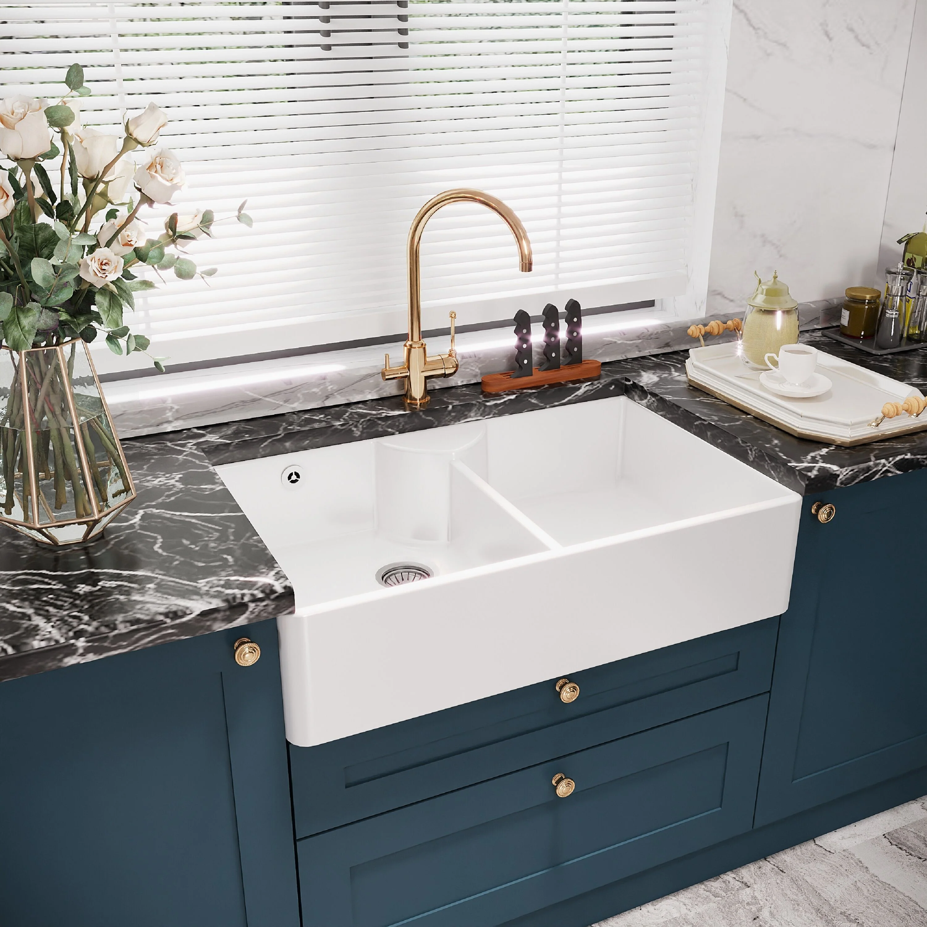 Traditional Double Bowl Fireclay Ceramic Butler Kitchen Sink with Stepped Weir, Tap Ledge & Overflow and Chrome Basket Strainer Wastes - 895mm - Image 4