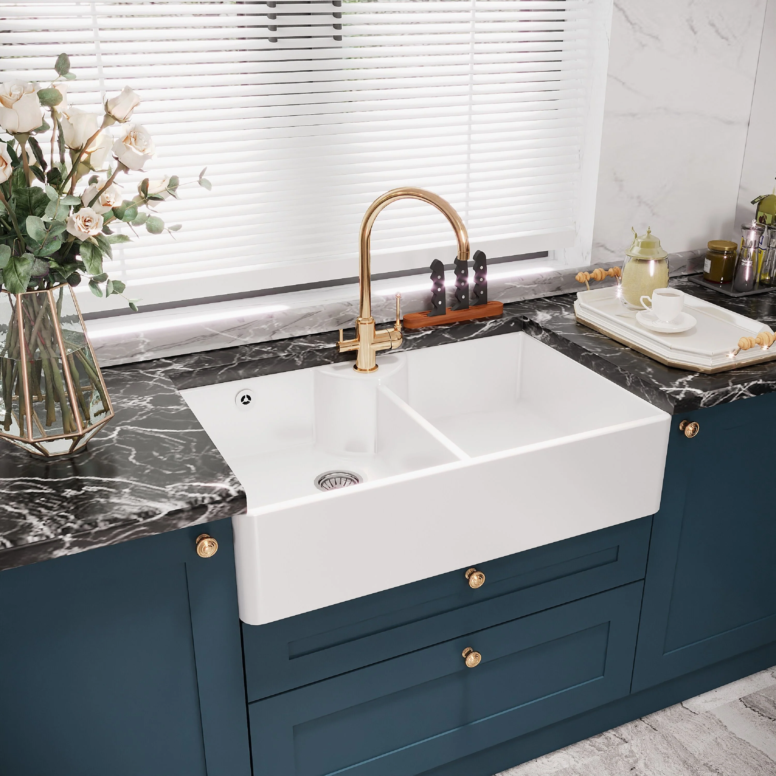 Traditional Double Bowl Fireclay Ceramic Butler Kitchen Sink with Stepped Weir, Tap Hole & Overflow and Chrome Basket Strainer Wastes - 895mm - Image 4